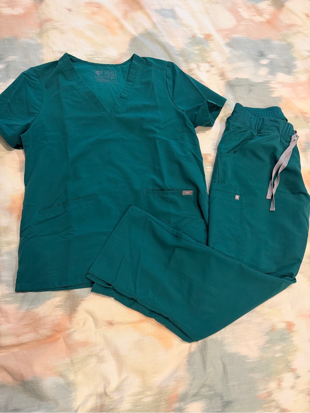 FIGS Women’s Scrub Set